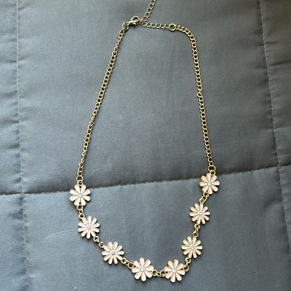 Pink Daisy handmade simple short necklace - Picture 2 of 3